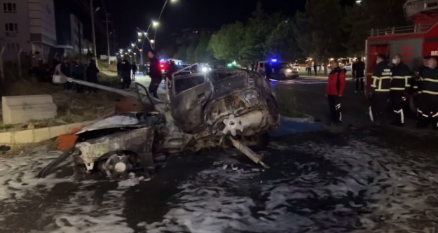 Yayaya çarpan araç alev aldı 3 kişi hayatını kaybetti