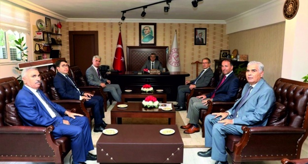 Vali Çelik Milli Eğitim'den brifing aldı