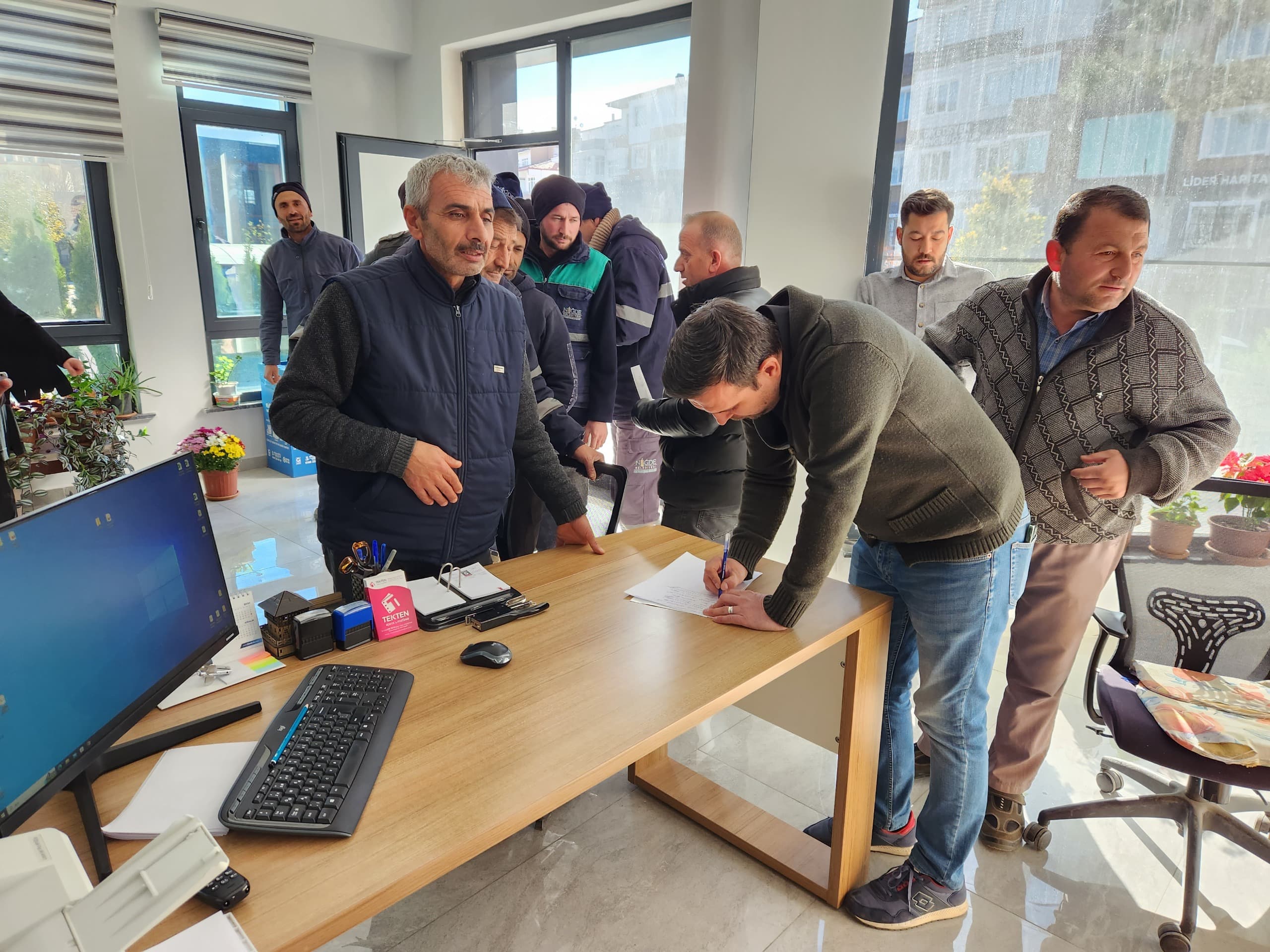 Belediye Personellerin Maaş Kartını Troy'a Taşıdı