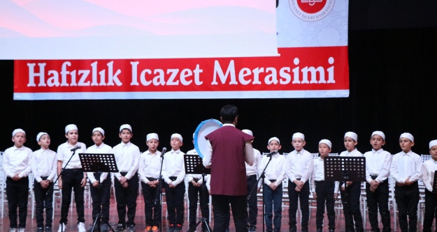 Hafızlık eğitimini tamamlayan 151 öğrenci icazetlerini aldı