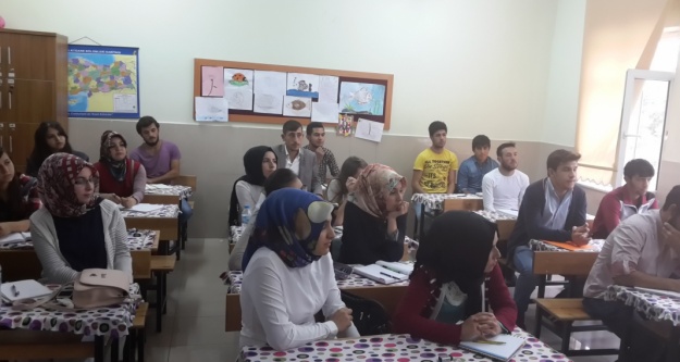 HEM öğrencileri üniversiteye ücretsiz hazırlıyor