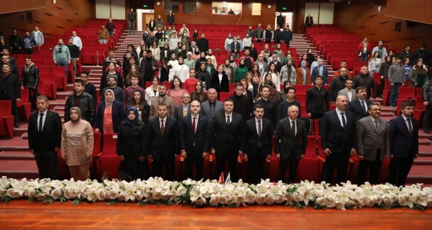 NÖHÜ'de 'İnsan ve Adalet Üzerine Bir Yaşam Hikayesi' konferansı verildi