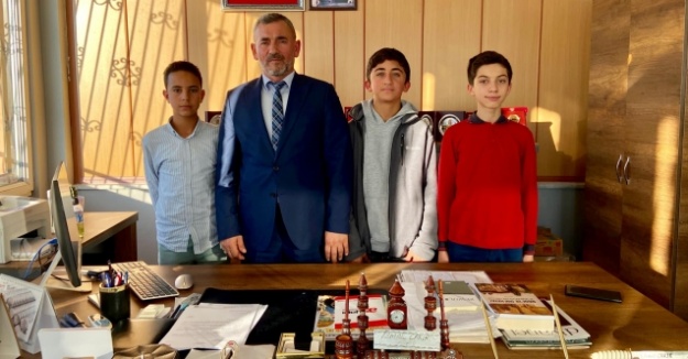 Başarılı Öğrencilere Bor Müftüsünden Plaket