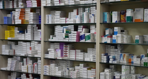 İlaç krizi kendini göstermeye başladı: Firmalar zammı az buldu