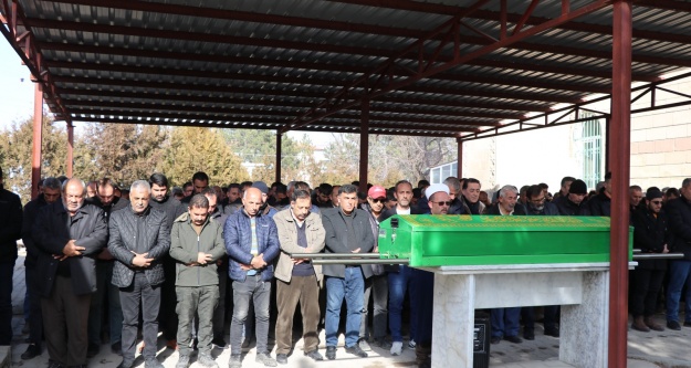 Niğde'de silahlı kavgada ölenlerden biri toprağa verildi