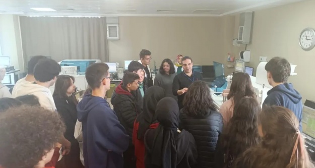 Lise Öğrencilerinden Hastaneye Ziyaret