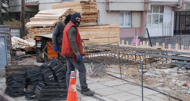 Niğde'de inşaatlarda kış mesaisi