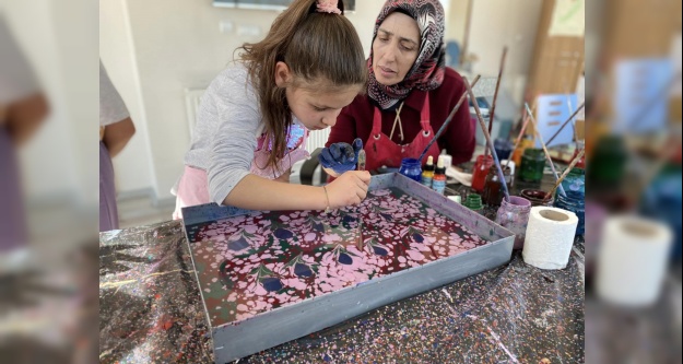 Gençlik Merkezleri'nde  minik ebrucular işbaşında