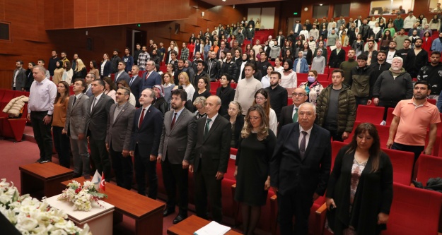 Üniversitede, Çanakkale Zaferi ve Şehitler Anma Günü Programı Gerçekleştirildi