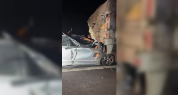Kamyona arkadan çarpan otomobil sürücüsü ağır yaralandı