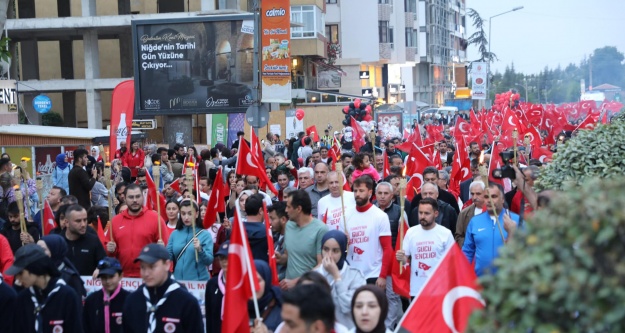 Niğdelilerden fener alayına yoğun ilgi