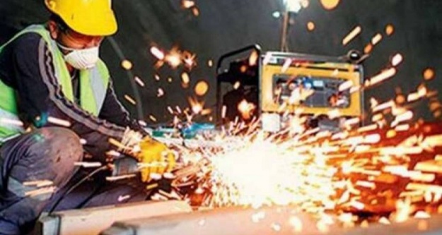 Sanayide Çarklar Hız Kesmeden Dönüyor
