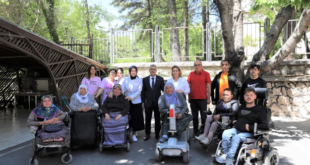 Vali Çelik'ten Türkiye Sakatlar Derneği Niğde şubesine ziyaret