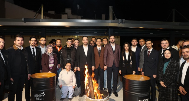 AK Gençlik Niğde, Yusuf Ağabeyini Bağrına Bastı! Sahur Miting Havasında Geçti