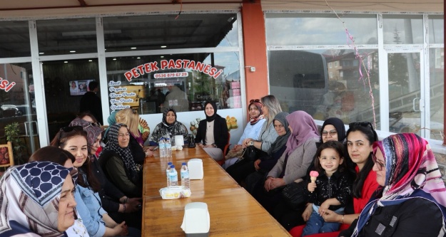 Şehit Aileleri Onuruna Düzenlenen Anlamlı Programda Duygusal Anlar Yaşandı