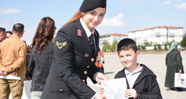 İl Jandarma Komutanlığı'ndan Kadına Yönelik Şiddetle Mücadelede Bilgilendirme Faaliyeti