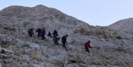 Aladağlar'da mahsur kalan 8 dağcı kurtarıldı