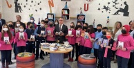 Vali Şimşek, ham kitaplarını bağışladı hem de kampanyaya destek istedi