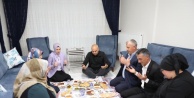 Vali Koç, iftarda şehit ailesine misafir oldu