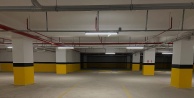 Hastanenin Kapalı Otoparkı Boş, Yol Kenarları Dolu