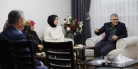 Niğde Valisi ve Eşi, Şehit Aileleriyle Anlamlı Buluştu
