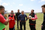Vali Çelik, İşitme Engelliler Futbol Müsabakasına Katıldı